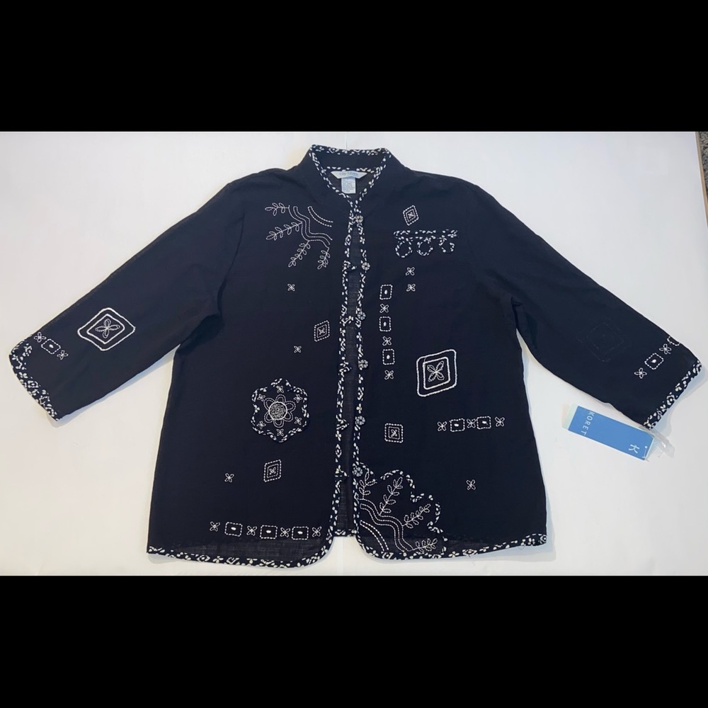 Button up - Picture 2 of 12